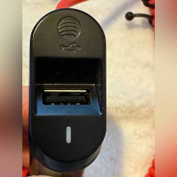 NWOT 2 lightning charging cables and a car charger - Picture 8 of 9